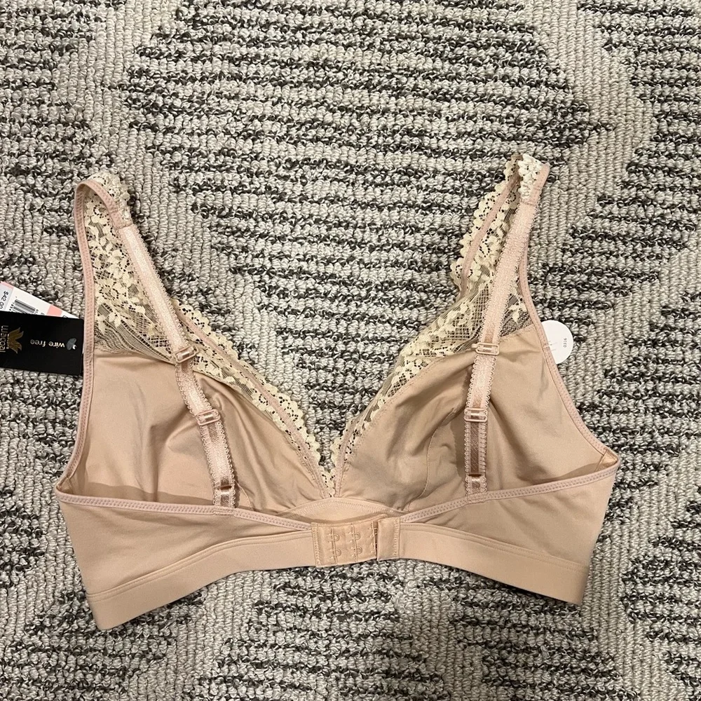 Wacoal embrace lace Soft Cup Wireless bra‎ Lingerie